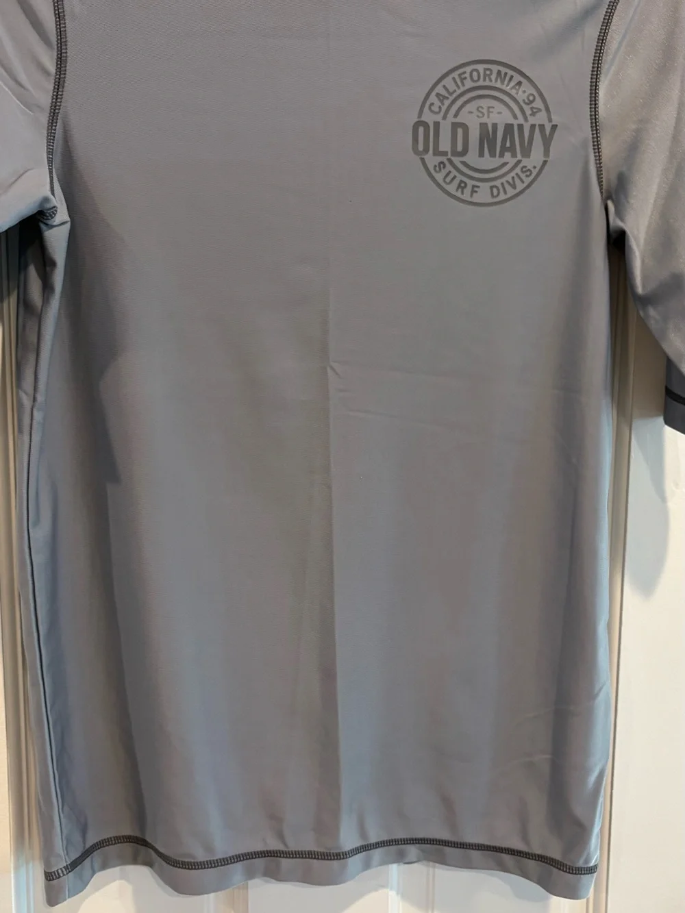 Old Navy Boys Gray Short-Sleeve Rash Guard. Size XL (14-16)